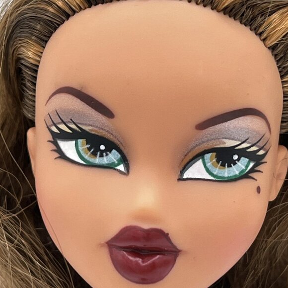 Vintage Bratz Strut It Yasmin Fashion Doll 2002 MGA Incomplete - Picture 2 of 12